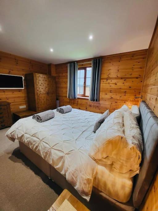 Artro Lodge Luxury 3 Bedroom, 3 Bathroom & Hot Tub Llanbedr (Gwynedd) Exterior foto